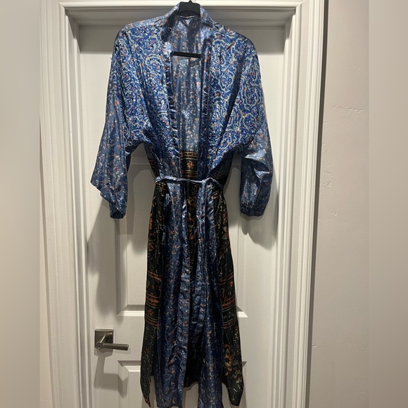 Blue Silky Kimono - Picture 12 of 13